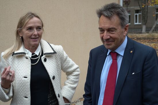 Ukraine DPR LPR Red Cross