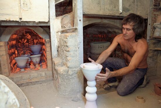 Ceramics artist Gennady Svistunov