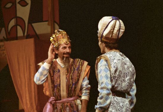 Episode from performance King is King