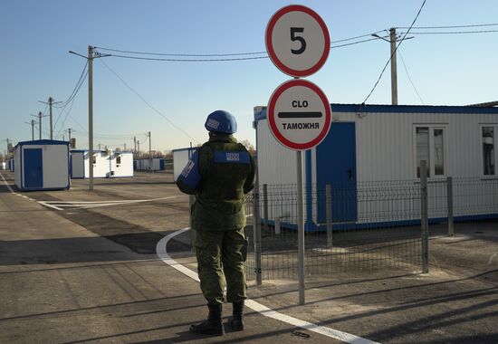 Ukraine LPR Crossing Point