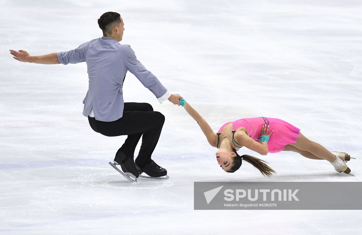 Karina Akopova and Nikita Rakhmanin skate their short programme at the Russian Cup Rostelecom figure skating event in Kazan, Russia's Republic of Tatarstan. Location: Russia, Kazan. Author: Maksim Bogodvid/Sputnik. Russia Figure Skating Russian Cup Pairs