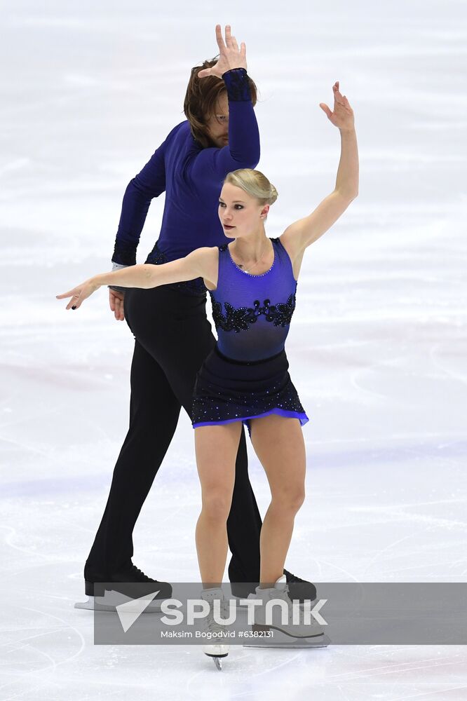 Evgenia Tarasova and Vladimir Morozov skate their short programme at the Russian Cup Rostelecom figure skating event in Kazan, Russia's Republic of Tatarstan. Location: Russia, Kazan. Author: Maksim Bogodvid/Sputnik. Russia Figure Skating Russian Cup Pairs