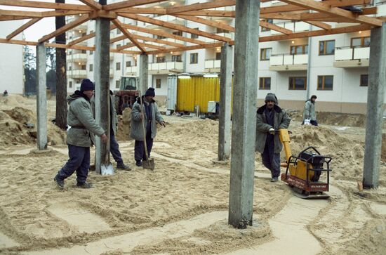 Building homes for Soviet military personnel withdrawn from Germany