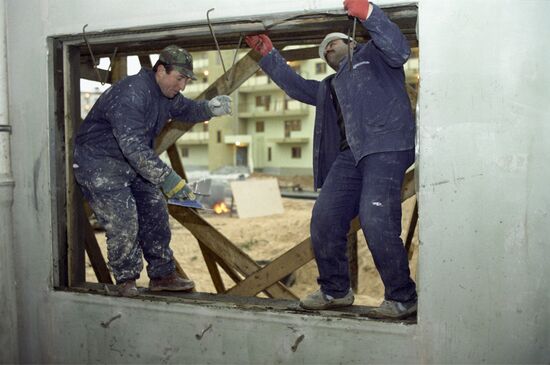 Building homes for Soviet military personnel withdrawn from Germany