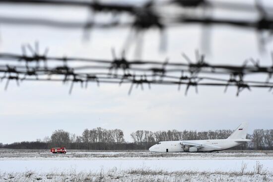 Russia An-124 Emergency Landing