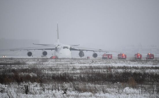 Russia An-124 Emergency Landing