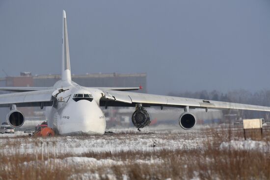 Russia An-124 Emergency Landing