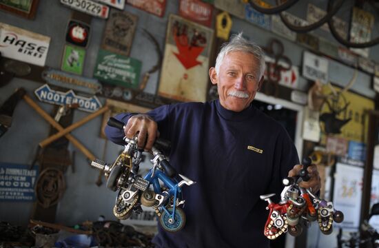 Russia Bicycle Assembling