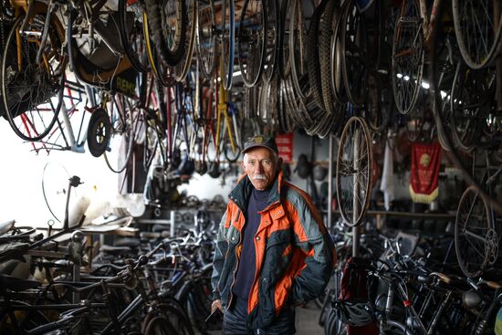 Russia Bicycle Assembling