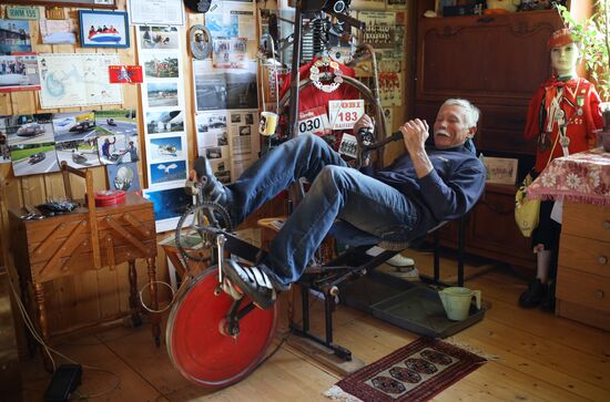 Russia Bicycle Assembling