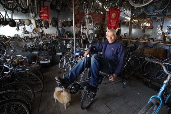 Russia Bicycle Assembling