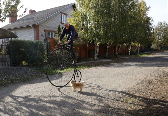 Russia Bicycle Assembling