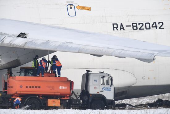 Russia An-124 Emergency Landing 