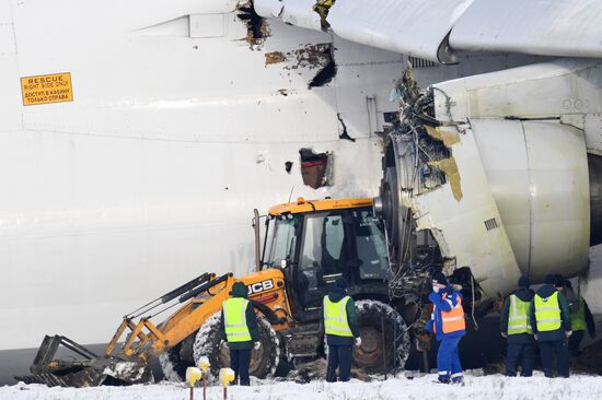Russia An-124 Emergency Landing 
