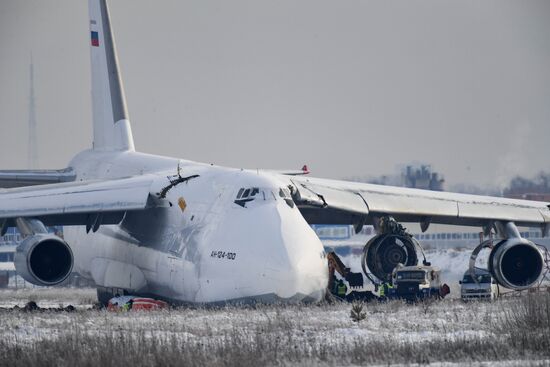 Russia An-124 Emergency Landing 