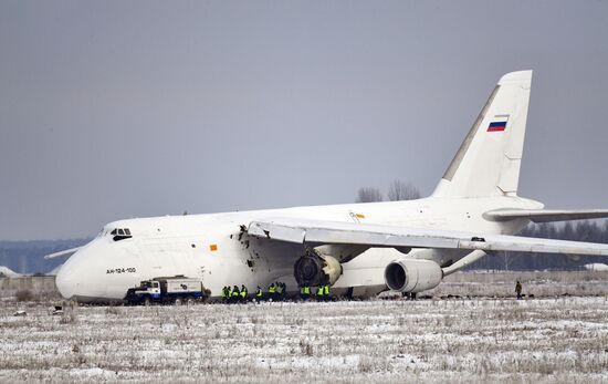 Russia An-124 Emergency Landing 