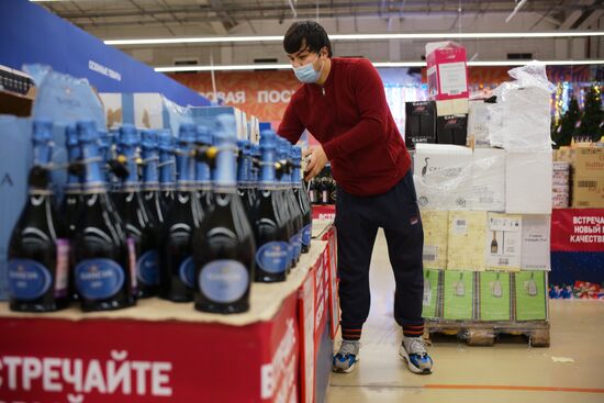 Russia New Year Preparations
