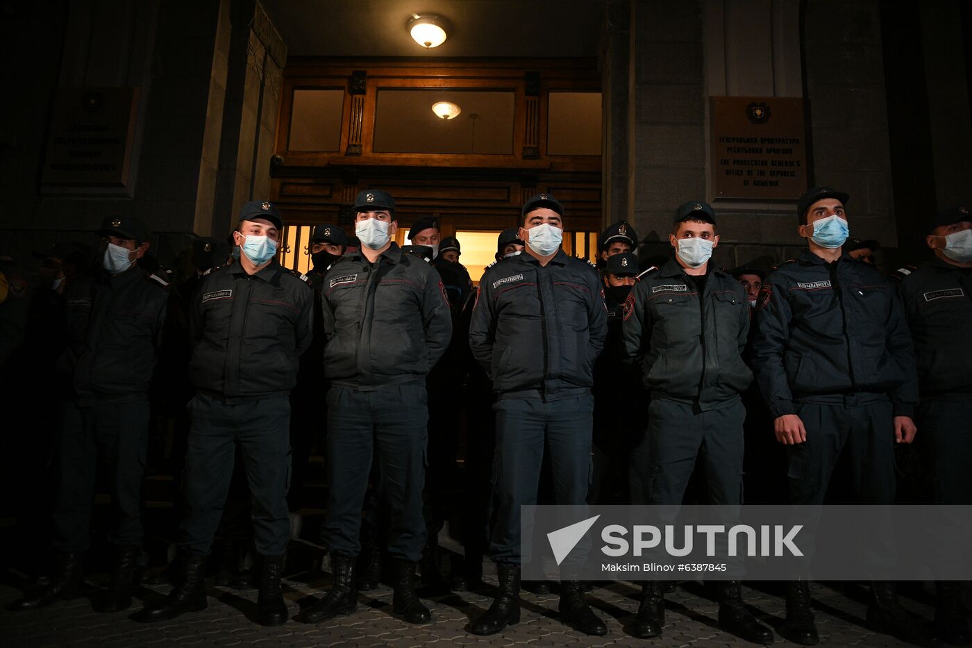 Police officers stand guard in front of the General Prosecutor's office during an opposition rally, in Yerevan, Armenia. Location: Armenia, Yerevan. Author: Maksim Blinov/Sputnik. Armenia Nagorno-Karabakh Ceasefire