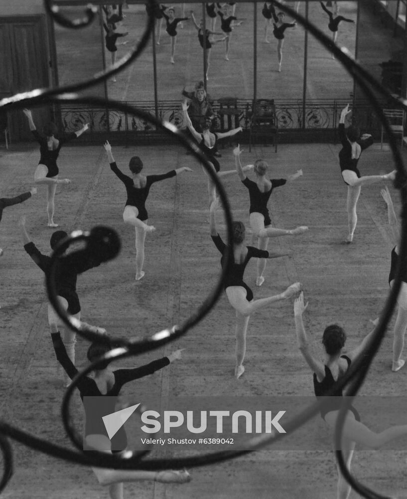 A Class, exhibition photo by Valery Shustov