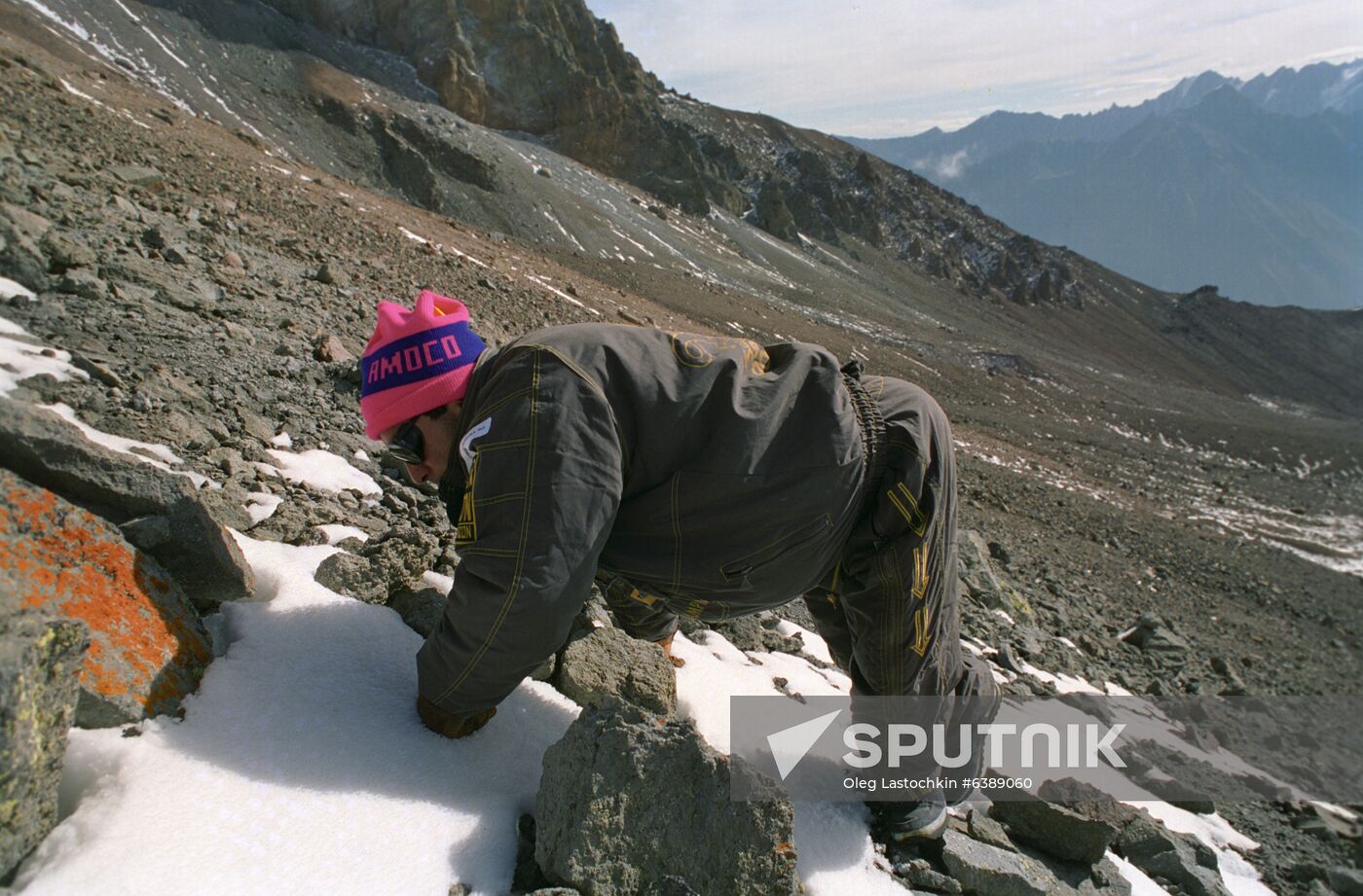 Climbing Mount Kazbek to honor 50th anniversary of the UN