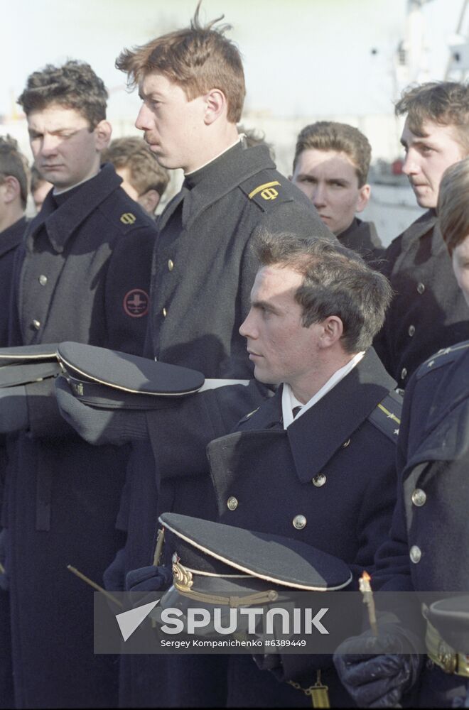 Ceremony of presenting St. Andrew's Flag to crew of destroyer Bespokoiny