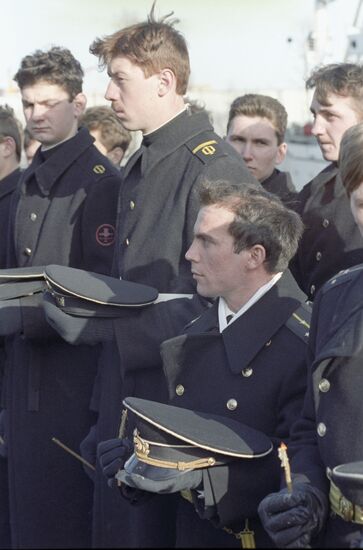 Ceremony of presenting St. Andrew's Flag to crew of destroyer Bespokoiny