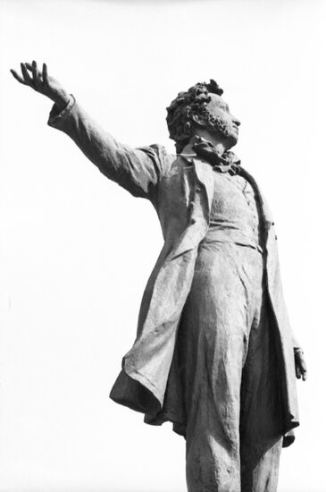 "A monument I've raised.." exhibition photo by Yakov Berliner