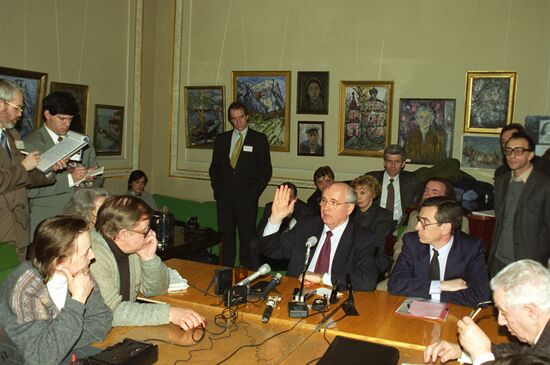 Mikhail Gorbachev visits St. Petersburg