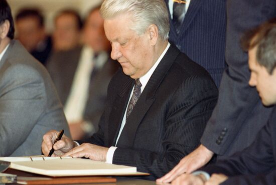 Signing Treaty of Federation in Russia