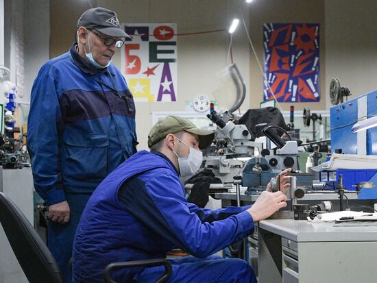 Russia Watch Factory