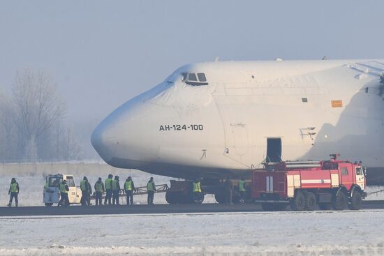 Russia An-124 Emergency Landing