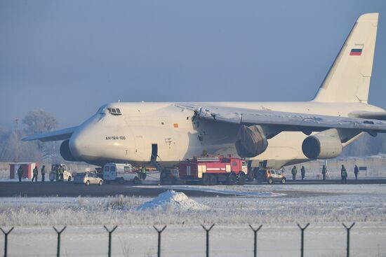 Russia An-124 Emergency Landing
