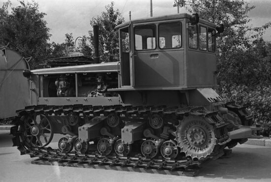Soviet tractor T-140