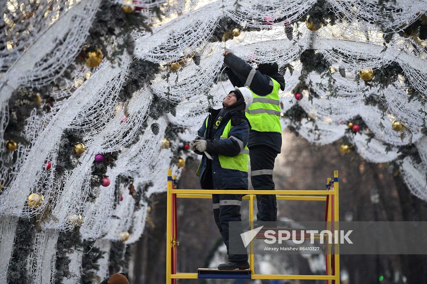 Russia New Year Preparations
