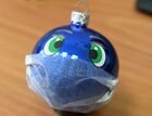 A glass Christmas and New Year tree decoration with coronavirus face mask pattern is seen at the "Biryusinka" toy factory, which has been producing decorations and toys for the festive season since 1942, in the Siberian city of Krasnoyarsk, Russia. Location: Russia, Krasnoyarsk. Author: Ilya Naymushin/Sputnik. Russia New Year Preparations