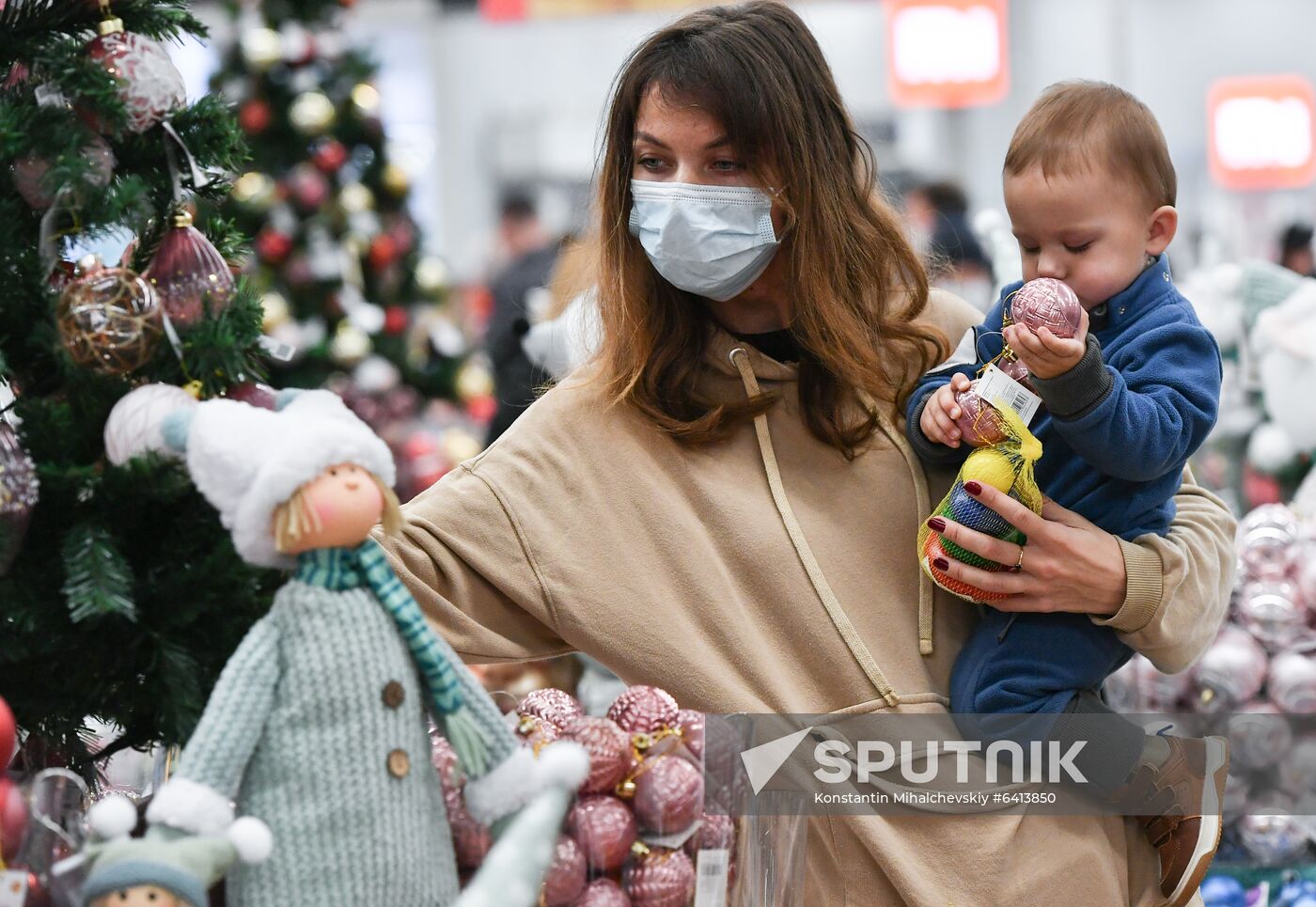 Russia New Year Preparations
