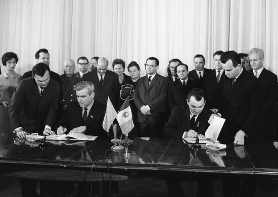 Delegation of Socialist Republic of Romania visits USSR