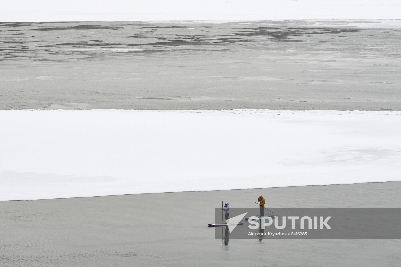Russia Winter SUP Surfing