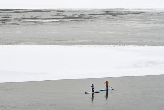 Russia Winter SUP Surfing