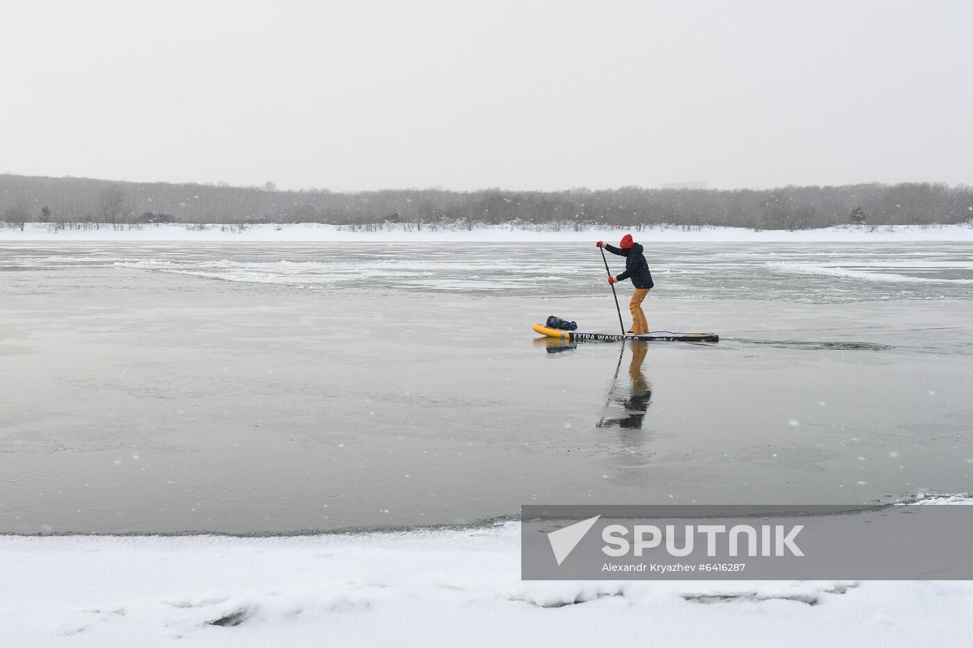 Russia Winter SUP Surfing