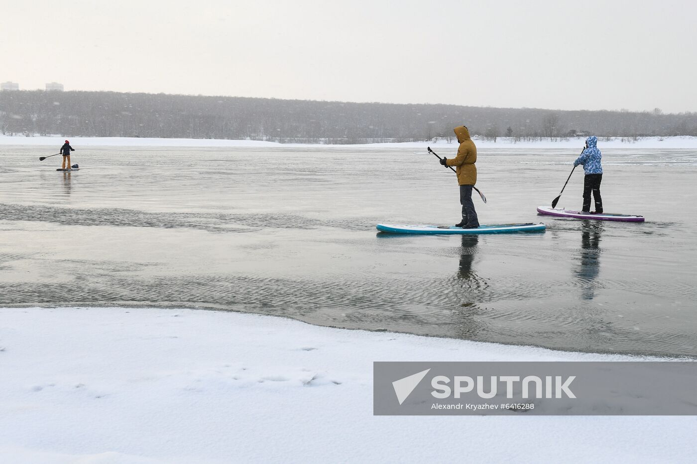 Russia Winter SUP Surfing