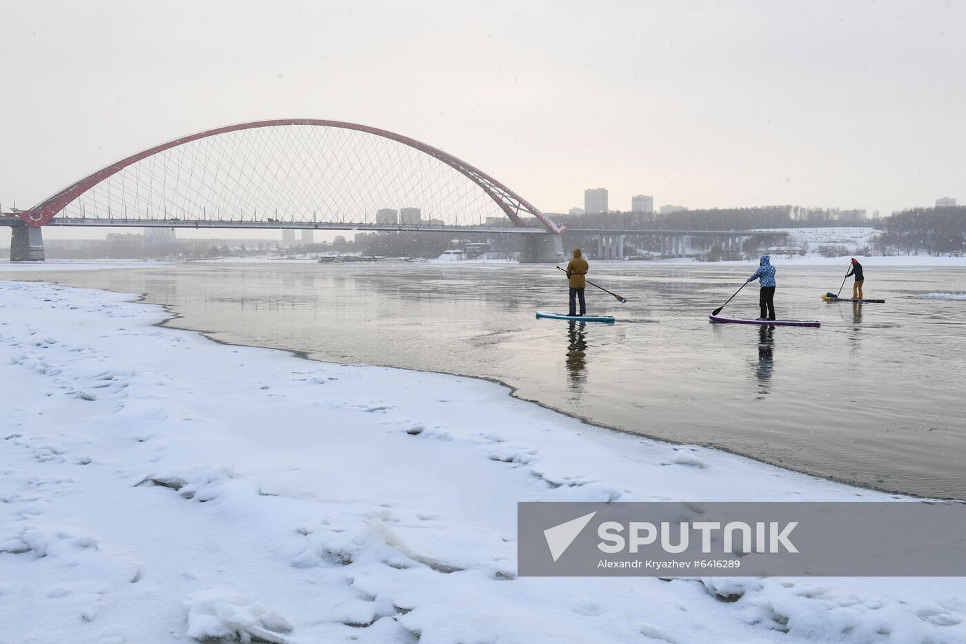 Russia Winter SUP Surfing