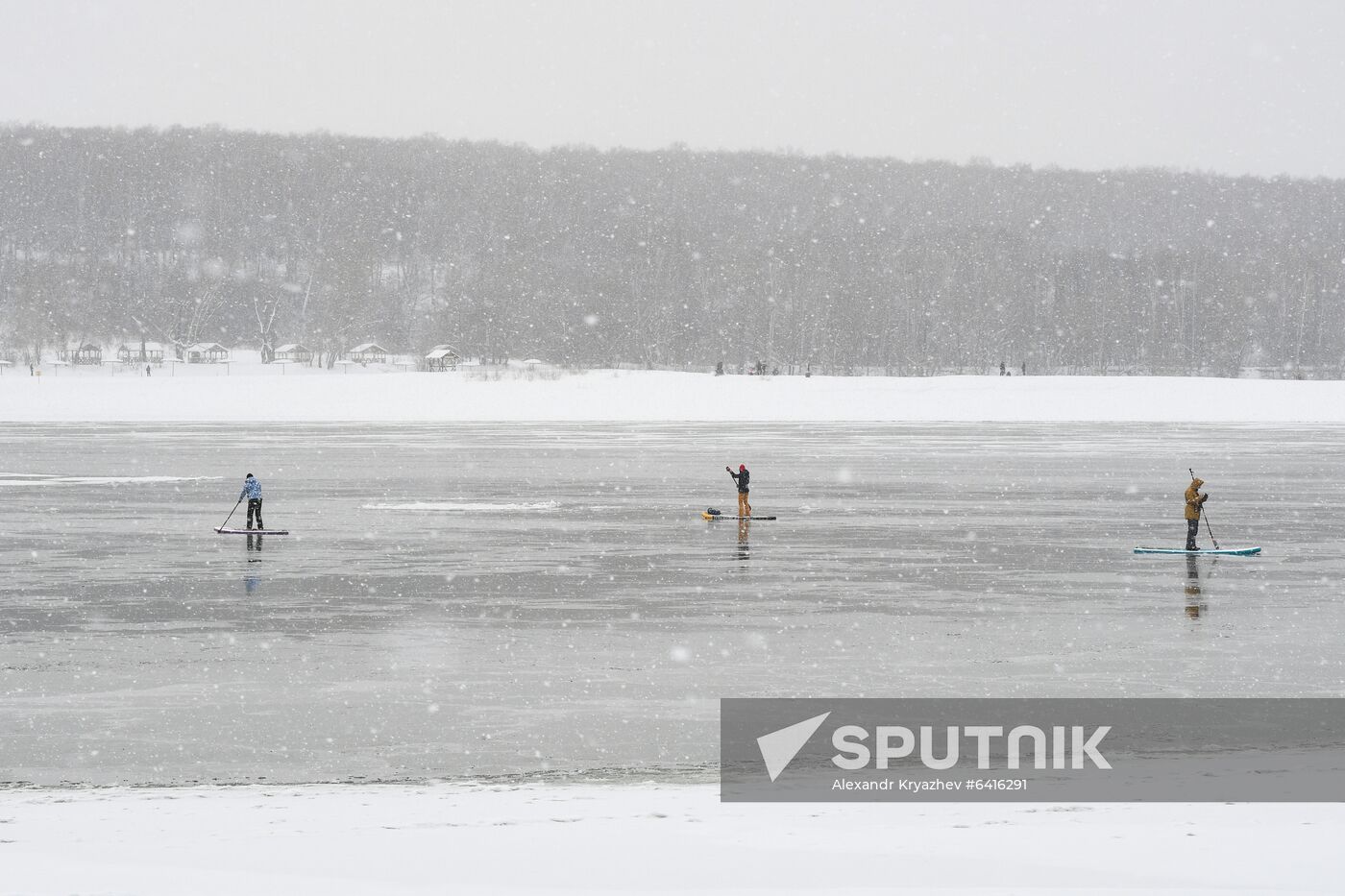 Russia Winter SUP Surfing