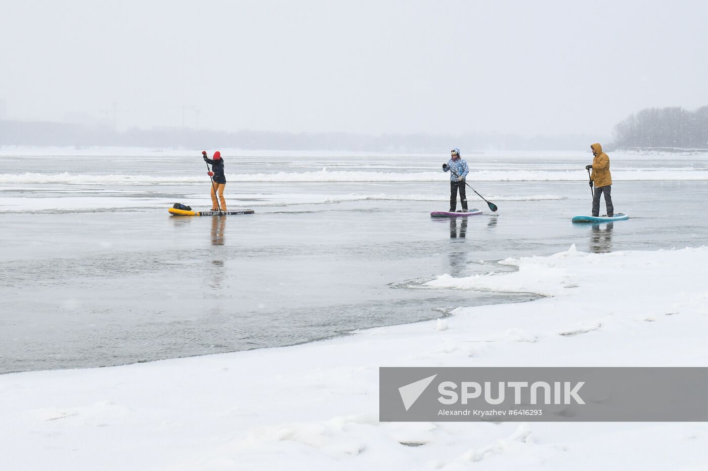 Russia Winter SUP Surfing