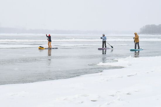 Russia Winter SUP Surfing