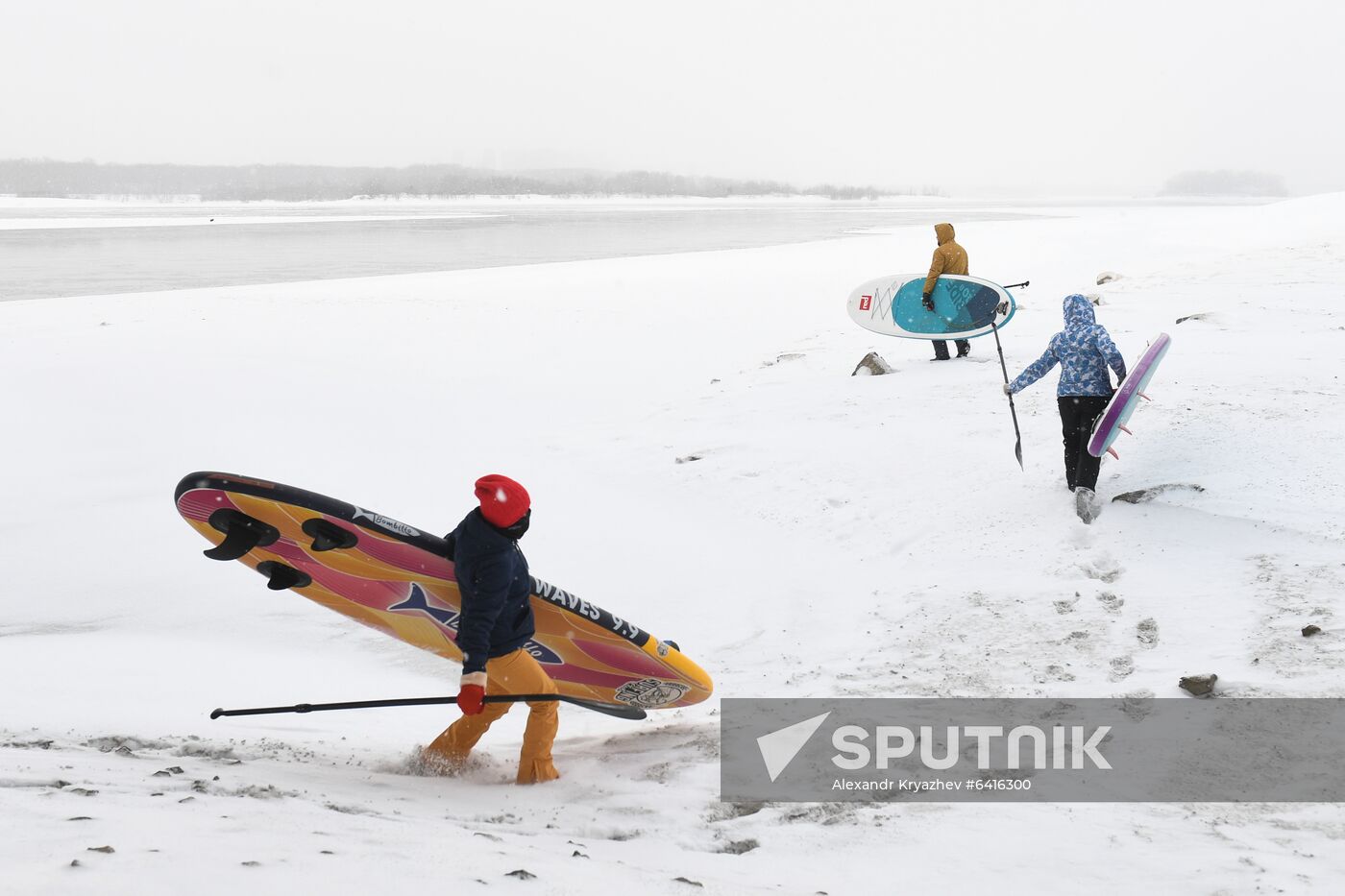 Russia Winter SUP Surfing