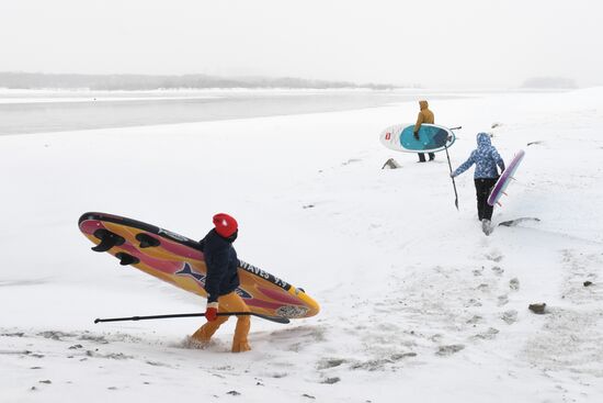 Russia Winter SUP Surfing