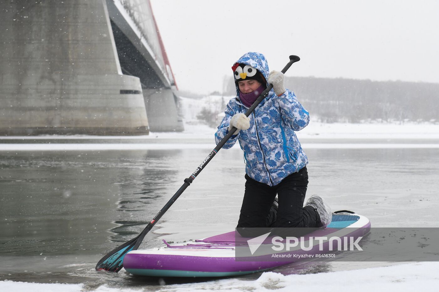 Russia Winter SUP Surfing