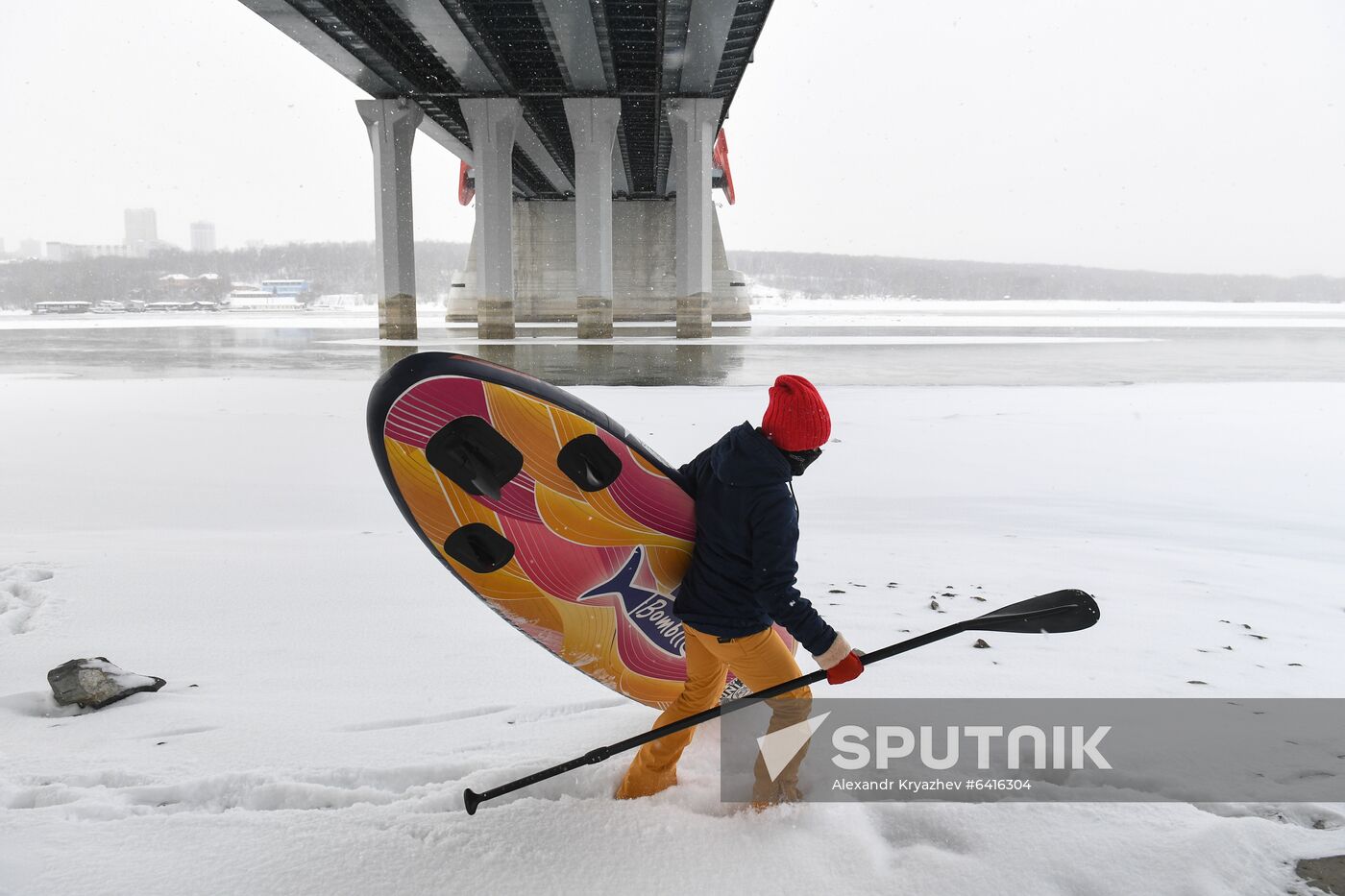 Russia Winter SUP Surfing
