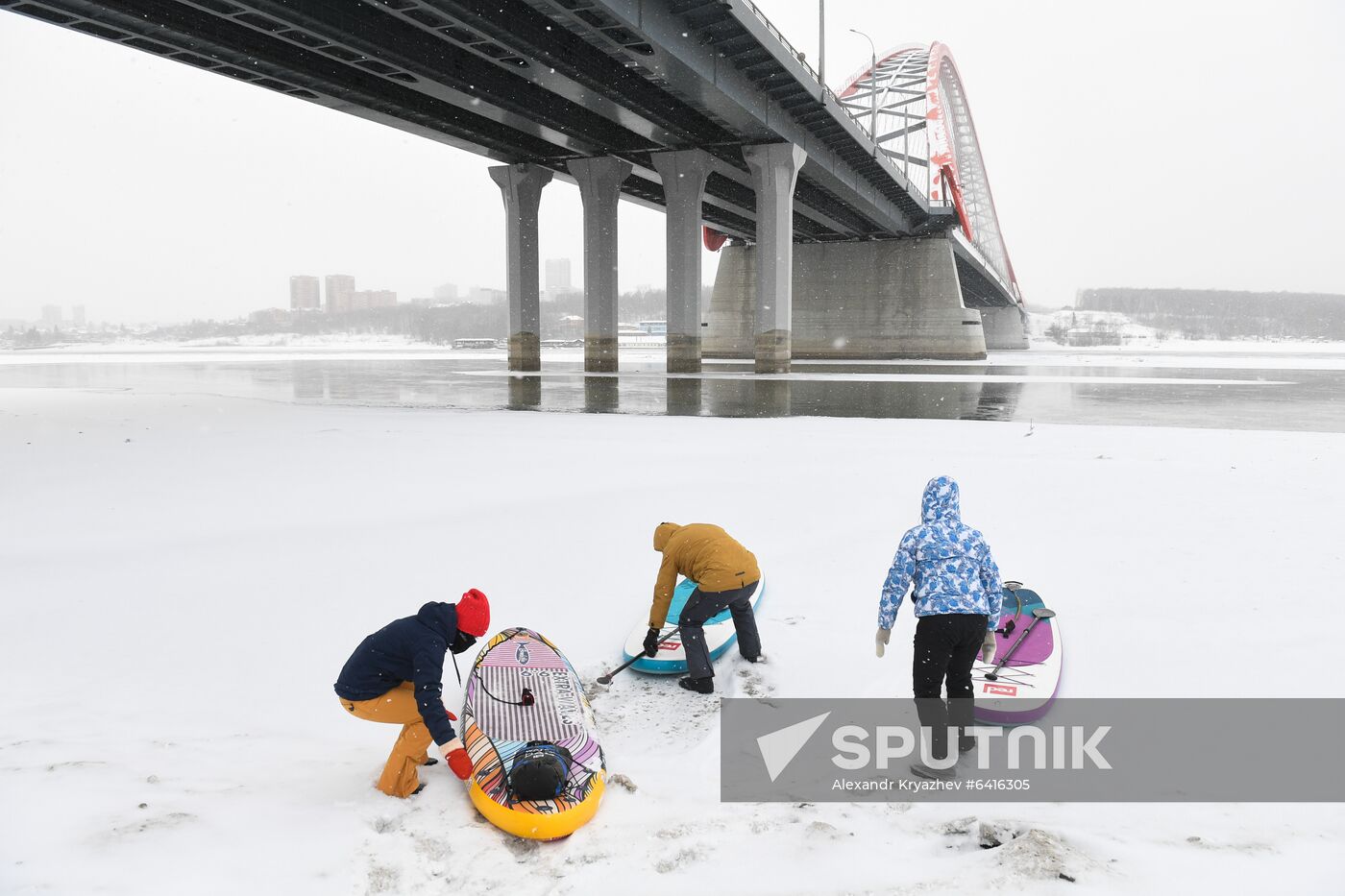 Russia Winter SUP Surfing